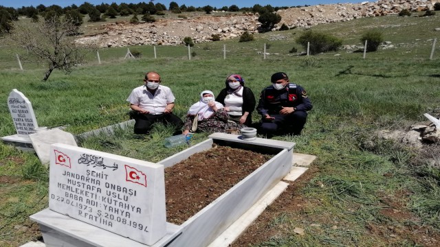 Şehit annesinin isteğini jandarma yerine getirdi