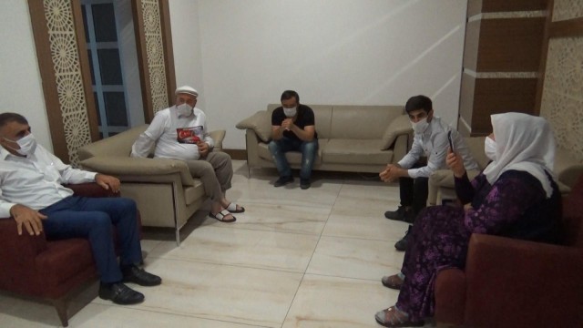 Şehit babasından evlat nöbetindeki ailelere yanınızdayız mesajı