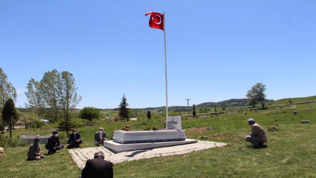 Şehit mezarları ziyaret edildi