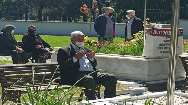 Şehitlerine koştular