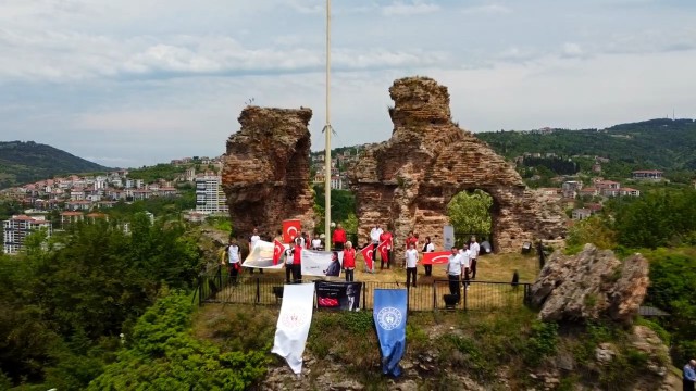 Şehrin tarihi yerlerinde Gençliğe Hitabe okundu