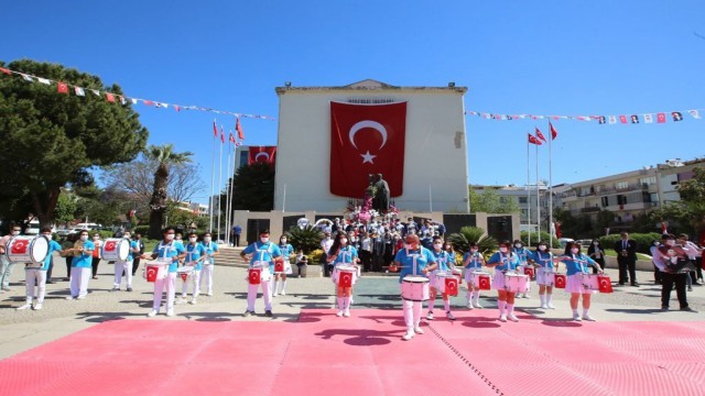 Selçukta gençlik bandosu ile bayram coşkusu