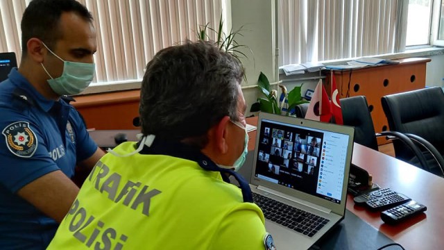 Selendide trafik ekiplerinden çocuklara eğitim