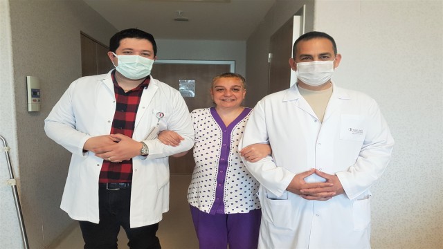 Selfie çekerken şüphelendi, beyninde tümör çıktı