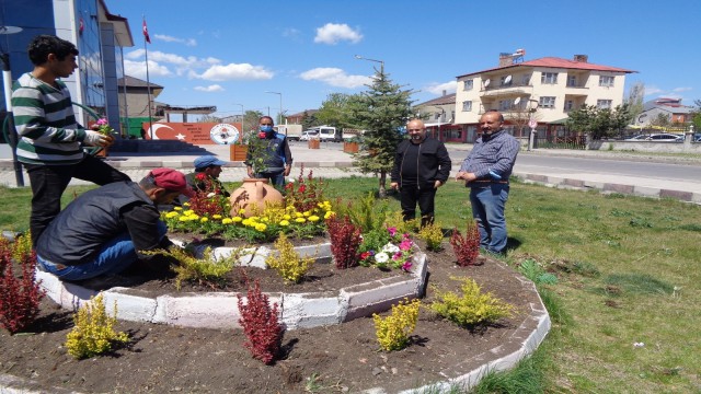 Selim Belediyesi ilçeyi çiçeklendiriyor