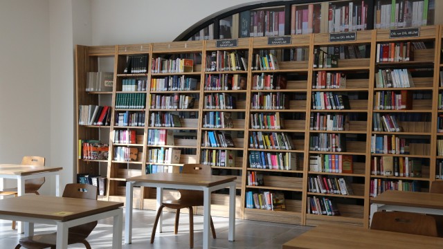 Serdivan Fikir Sanat Kütüphanesi kitapseverleri ağırlıyor