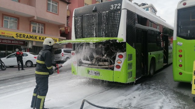 Seyir halindeki belediye otobüsünde korkutan yangın