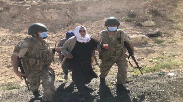 Siirtte akrebin soktuğu kadın için Mehmetçik seferber oldu