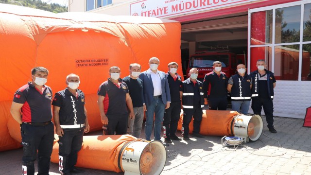 Simav İtfaiye Müdürlüğüne havalı atlama kurtarma yatağı hibe edildi