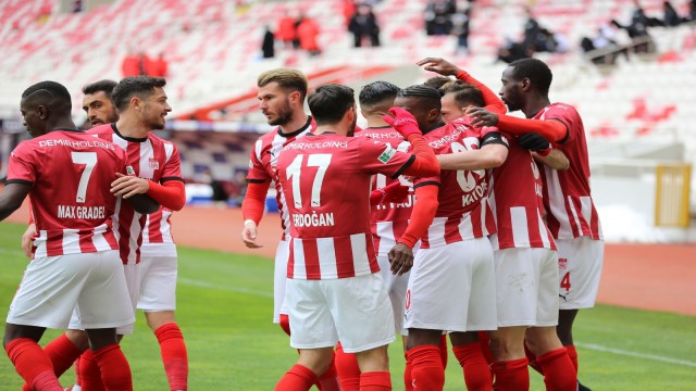 Sivasspor düşme hattından çıktı, Avrupa potasına girdi