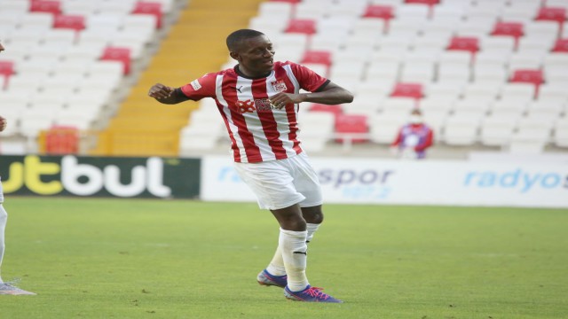 Sivasspor, Max Gradelin sözleşmesini uzattı