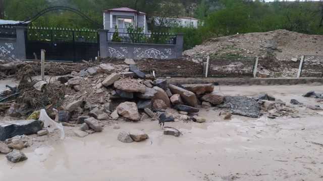 Sivasta sağanak yağış taşkınlara neden oldu