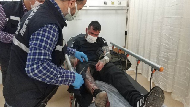 Sokağa çıkma kısıtlamasında sokakta silahlı saldırıya uğrayarak yaralandı