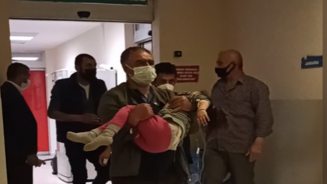 Sokakta buldukları ilaçları içen ikizler hastanelik oldu