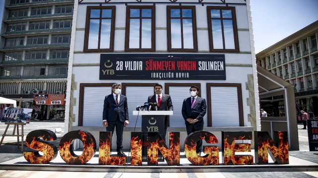 Solingen Faciasının 28. yıl dönümünde hayatlarını kaybeden 5 Türk vatandaşı için anma töreni düzenlendi