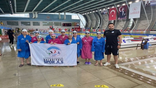 Spor AŞ yüzmede madalyaları topladı