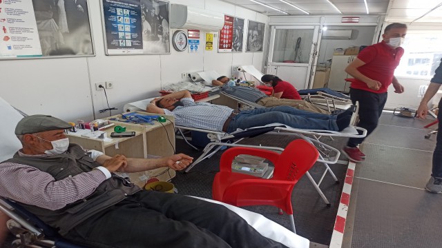 Şuhutta kan bağışı kampanyasına yoğun ilgi