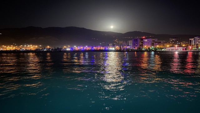 Süper Ay İskenderun Körfezinde kartpostallık görüntüler oluşturdu