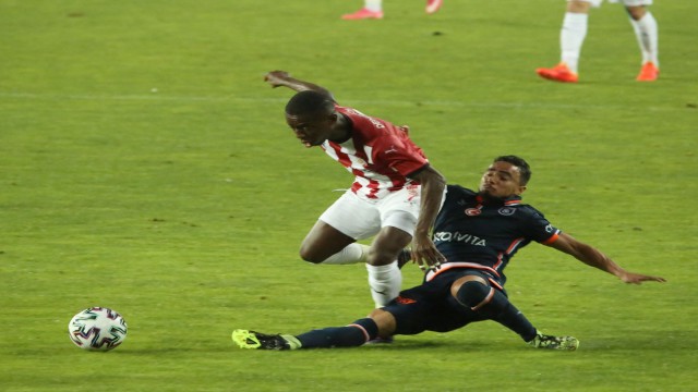 Süper Lig: D.G. Sivasspor: 0 - Başakşehir: 0 (İlk yarı)