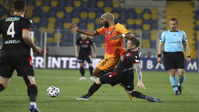 Süper Lig: Gençlerbirliği: 0 - Galatasaray: 0 (Maç devam ediyor)