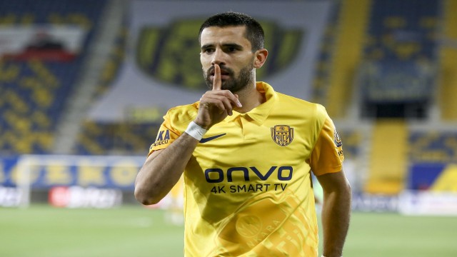 Süper Lig: MKE Ankaragücü: 1 - Fenerbahçe: 0 (Maç devam ediyor)