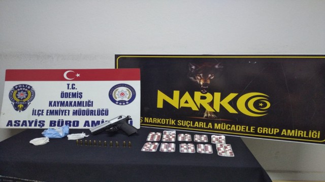 Şüphe üzerine durdurulan araçtan uyuşturucu ve silah çıktı