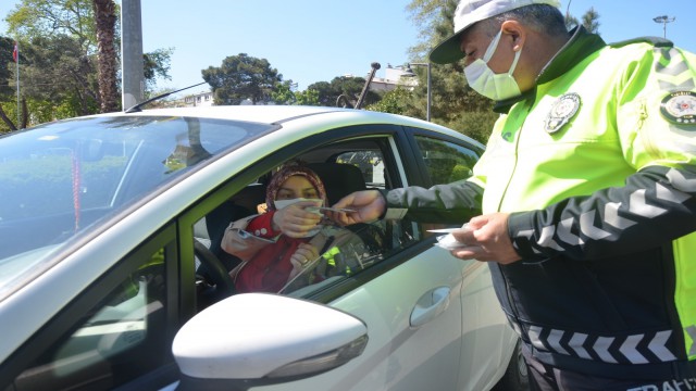 Sürücülere hediyeli uyarı