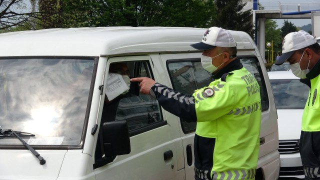 Sürücülerin izin belgeleri denetlendi