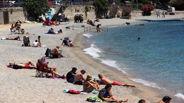 Tam kapanma biter bitmez sahillere akın ettiler