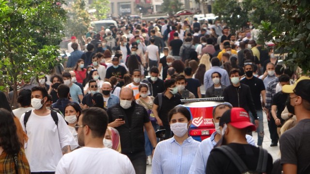 Tam kapanma bitti, vatandaşlar İstiklal Caddesine akın etti