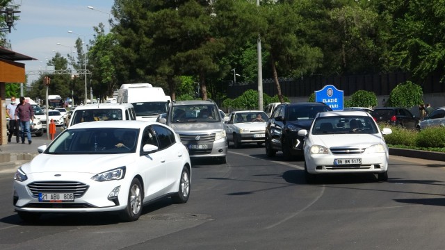 Tam kapanma sona erdi, vatandaşlar cadde ve sokakları doldurdu