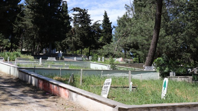 Tam kapanmada mezarlıklar bayram öncesi boş kaldı