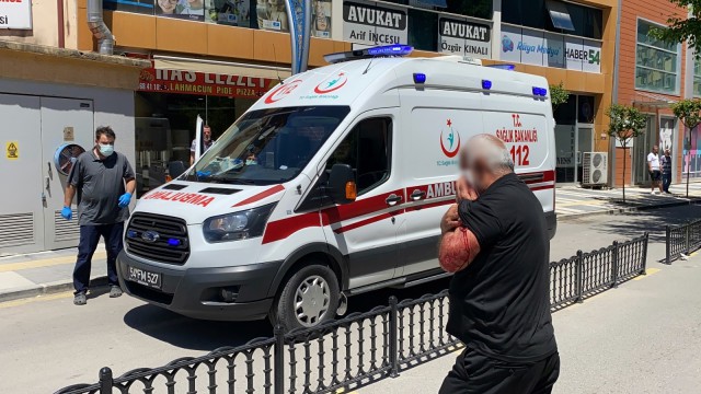 Tartıştığı kişiyi yüzü ve kolundan bıçakladı