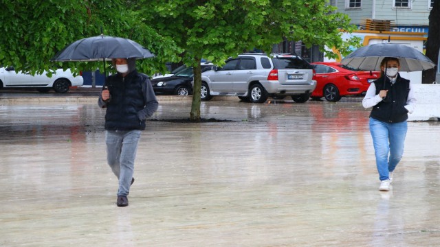 Tekirdağda beklenen yağış başladı