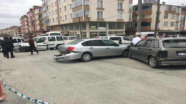 Tekirdağda zincirleme kaza, 3 araç birbirine girdi