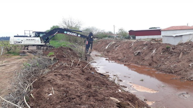 Temiz bir çevre hedefi ile dere temizlikleri sürüyor