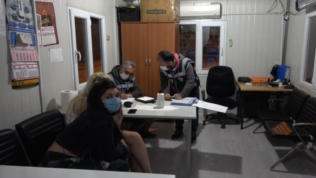 Ticari takside izin belgesiz yakalandılar cezadan kaçamadılar