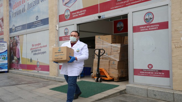 Tokatta 5 bin aileye gıda kolisi yardımı