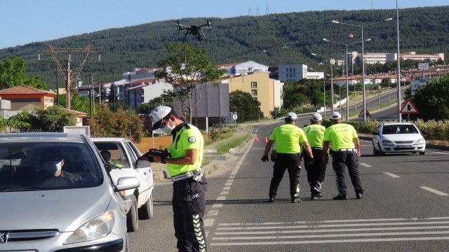 Trafik ekiplerinden Dronlu denetim