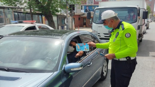 Trafik Haftası dolayısıyla Sarayda sürücüler bilgilendirildi