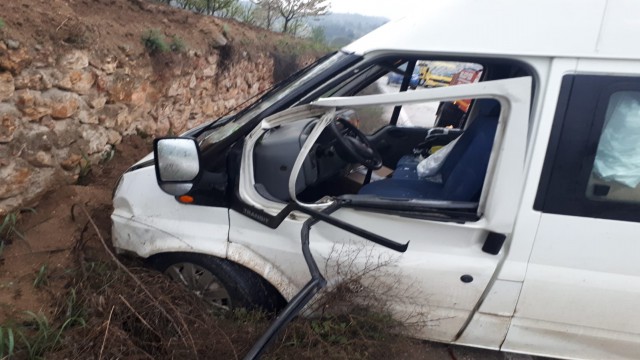 Trafik kazasında ağır yaralanan sürücü hayatını kaybetti