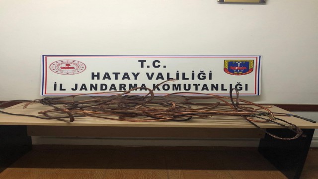 Trafoyu söküp bakır kablo çaldı