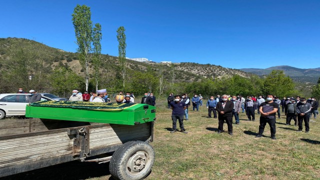 Traktörün üzerinde kalp krizi geçiren çiftçi hayatını kaybetti