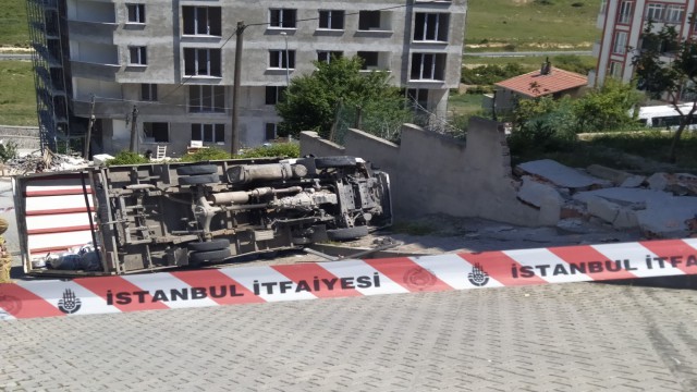 Tüp arabası devrildi faciadan dönüldü