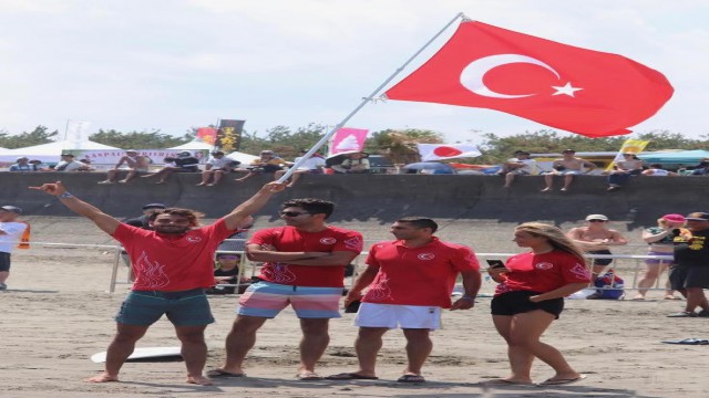 Türk dalga sörfü milli takımı olimpiyat kapısında