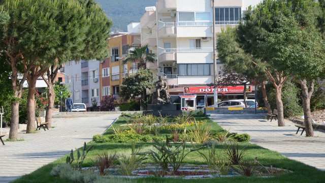 Türk Edebiyatının usta kalemi Sabahattin Alinin ismi Kuşadasında yaşıyor