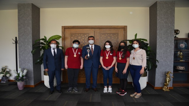 Türkiye Okullar Arası Zeka Oyunları şampiyonu Denizliden