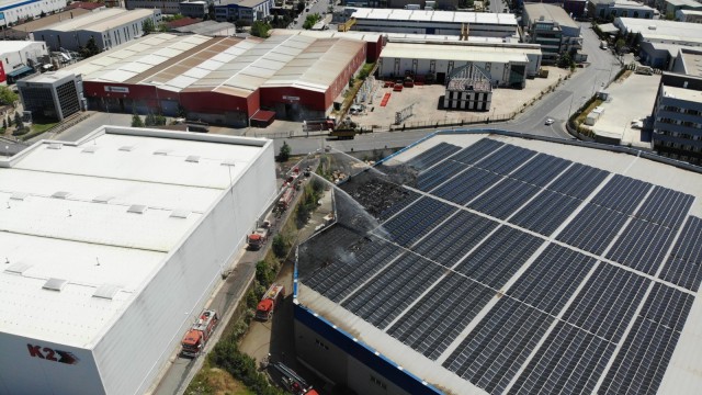 Tuzlada lojistik firmasının deposunda korkutan yangın