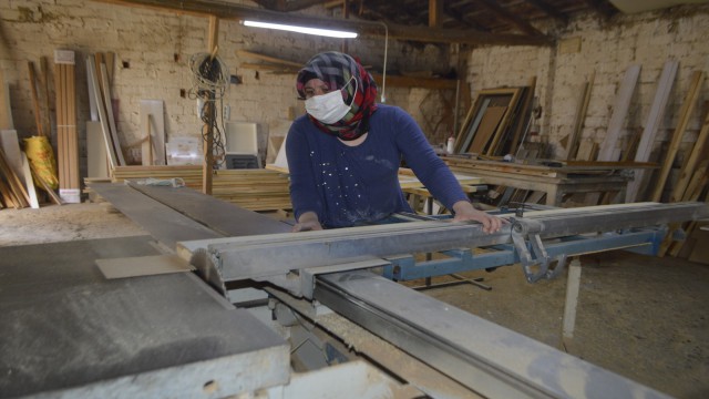 Üç çocuk annesi marangoz ustası Canan Usta