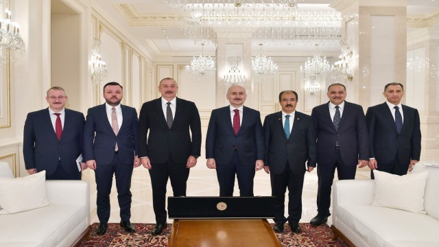 Ulaştırma ve Altyapı Bakanı Karaismailoğlu, Azerbaycan Cumhurbaşkanı Aliyev tarafından kabul edildi